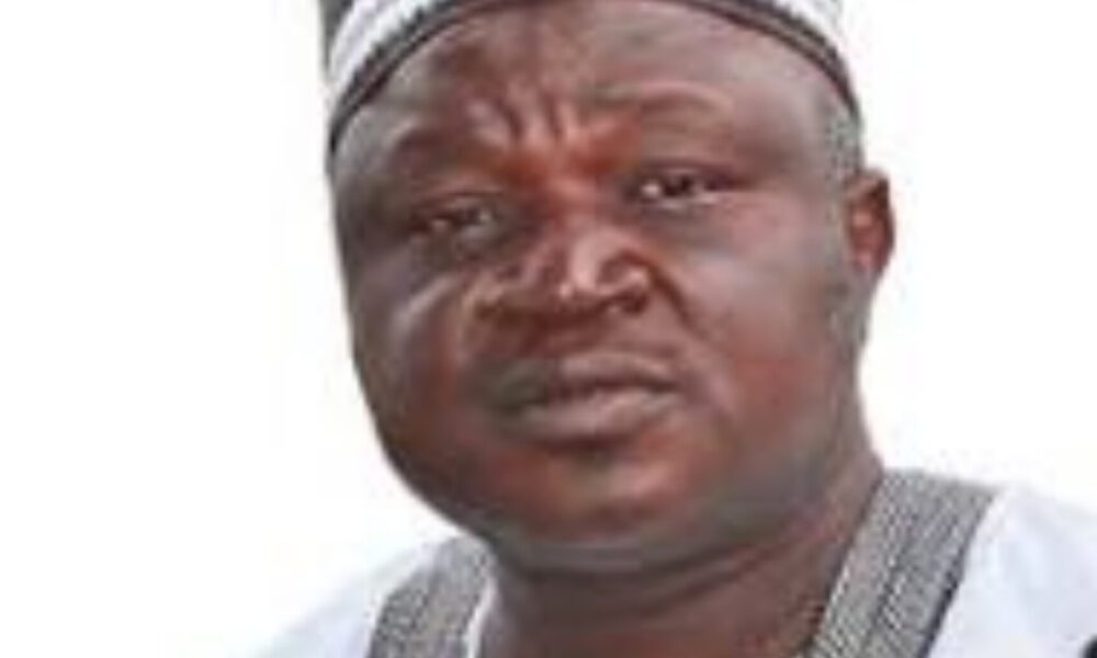 Vatsa receives PDP defectors in his Gulu Vatsa ward