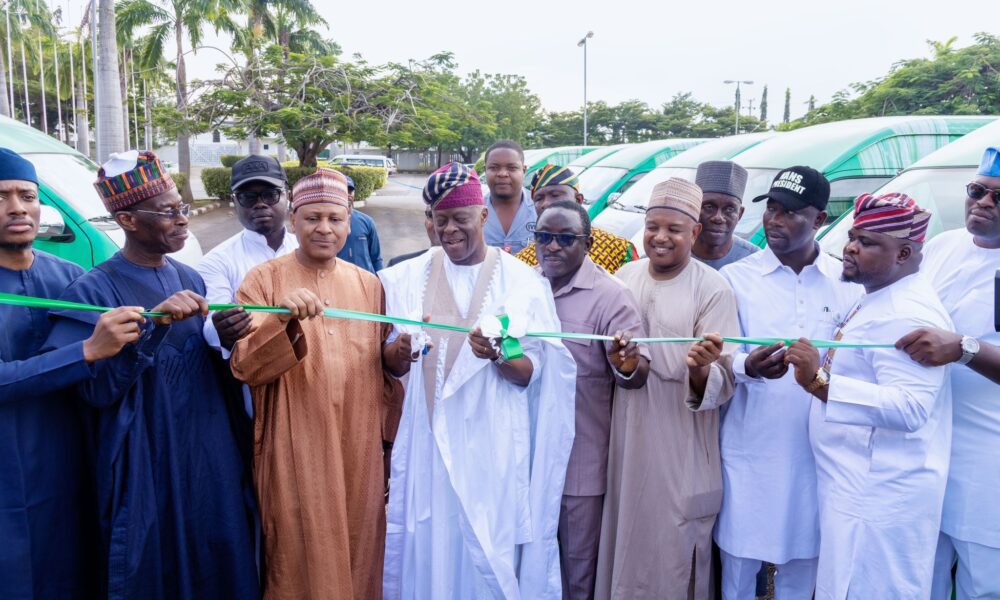 FG Unveils 64 CNG Buses to Mark Nigeria’s 64th Independence Anniversary