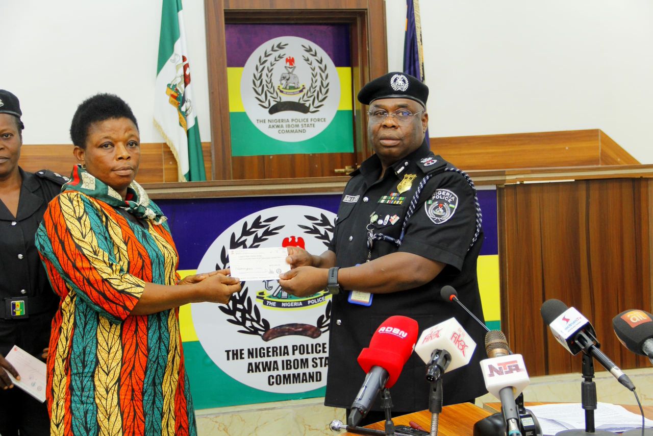 Akwa Ibom Command Presents ₦37.2m to Bereaved Police Families
