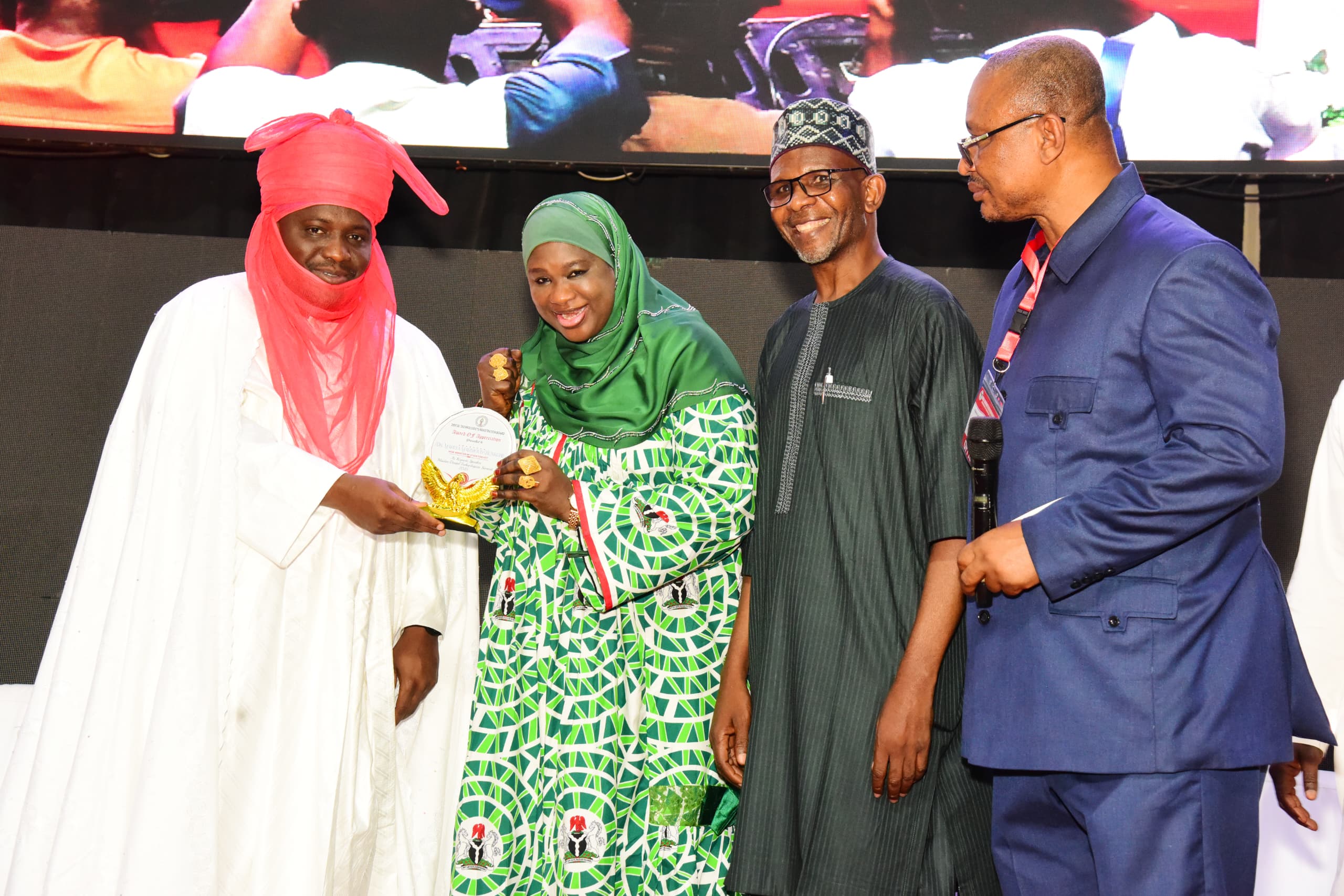 Mahmoud Backs Health Innovation at Dental Summit