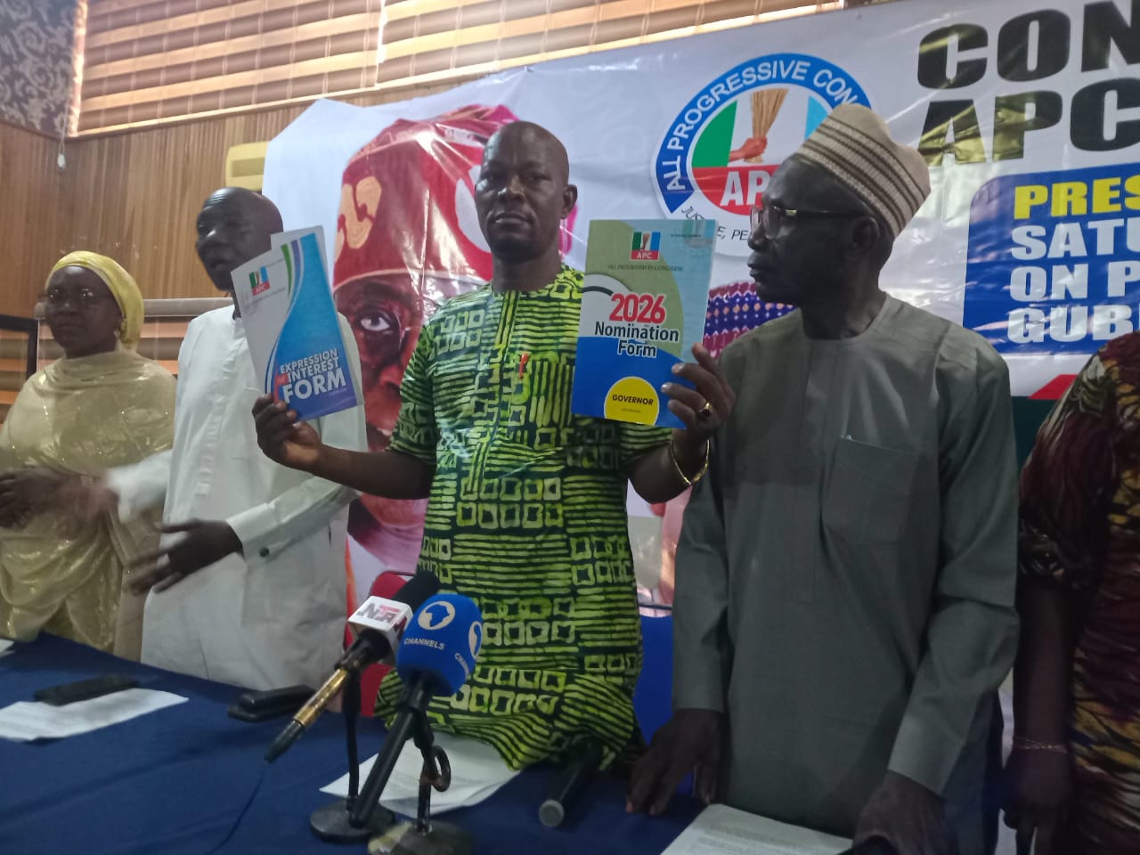 Taraba APC coalition buys forms for Kente, urges him to join guber race